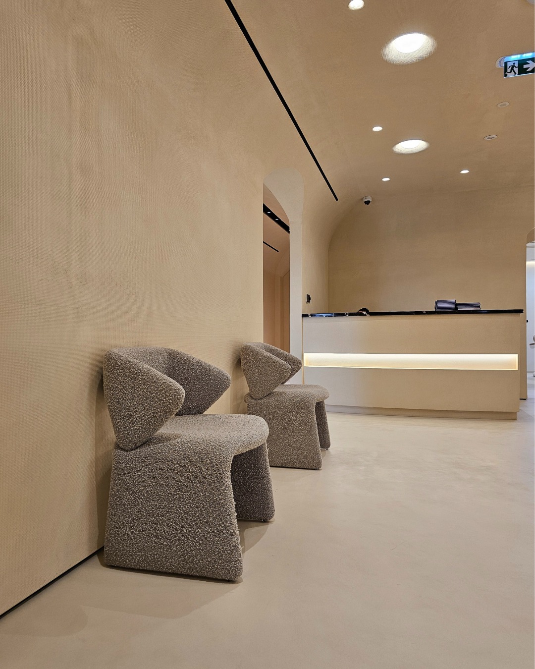 Suelo de resina blanco en local comercial Estepona